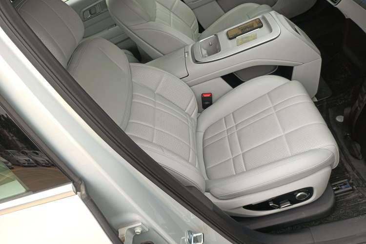 Used Deepal S09 2025 Rear-Drive Ultra+ Right Front Seat