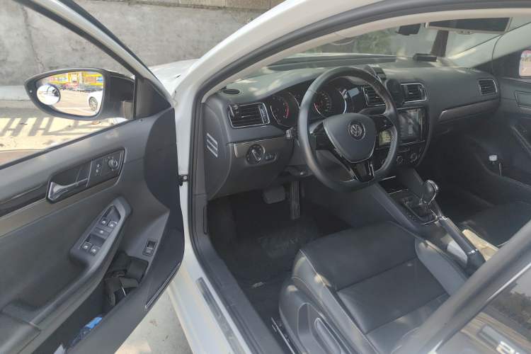 Used Volkswagen Sagitar 2016 230TSI 25th Anniversary Edition