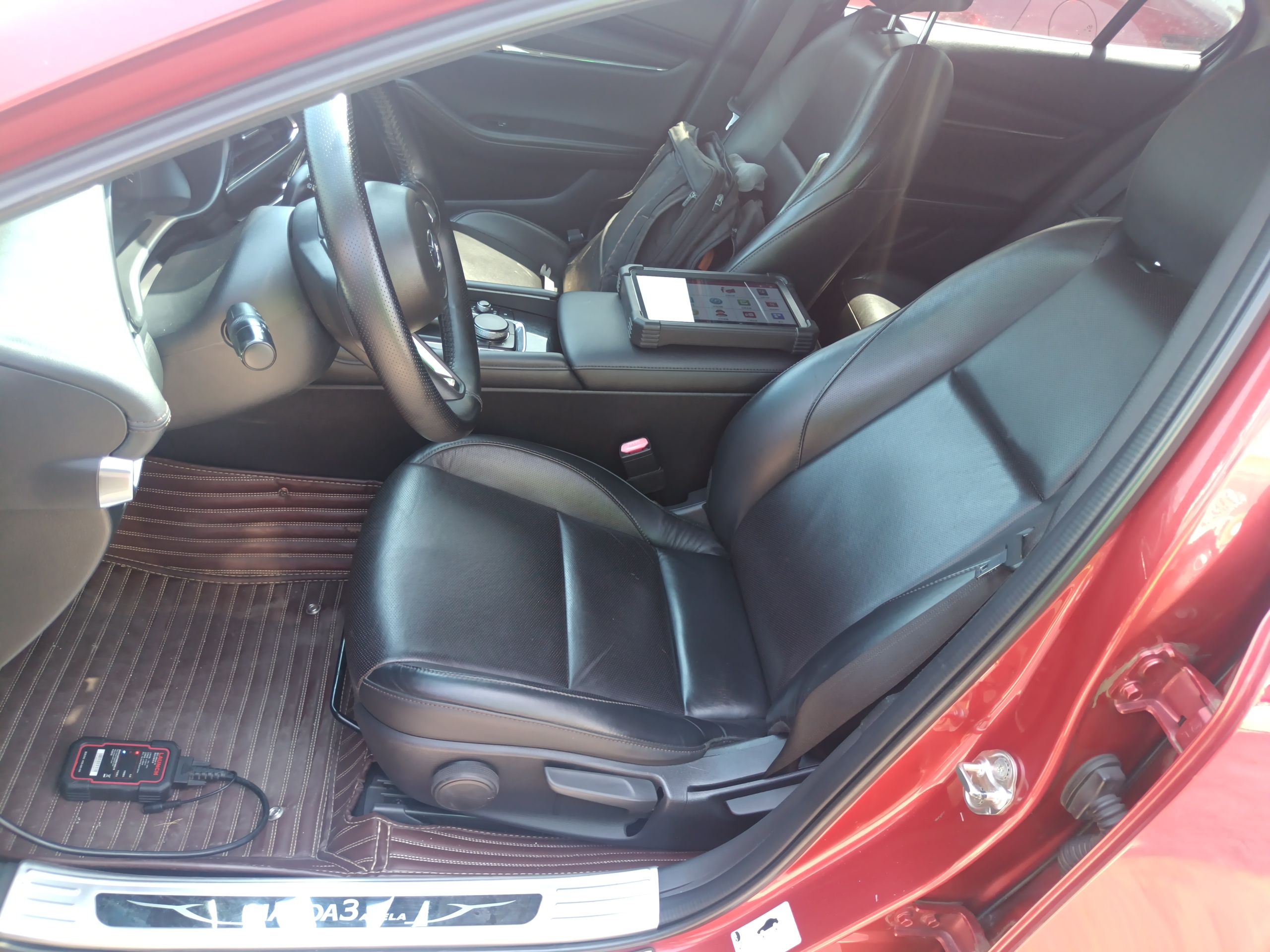 Переднее сиденье в автомобиле