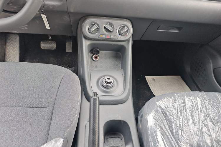 Used Wuling Hongguang New Energy 2025 Extended-Range Hybrid 50 km Utility Version