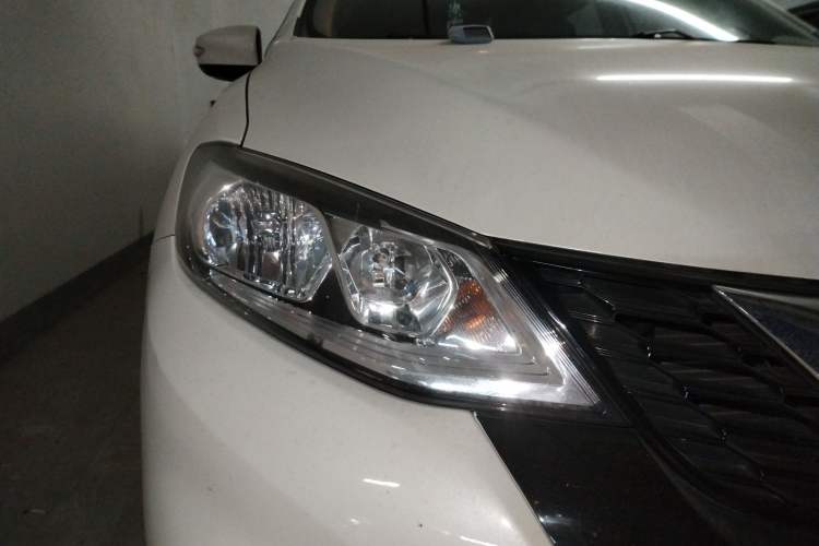 Used Nissan Tiida 2016 1.6L CVT Smart Drive Edition Right Front Headlight