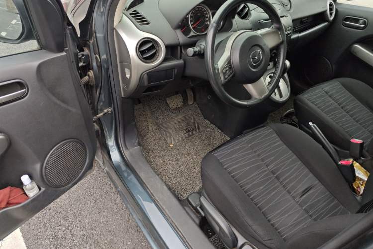 Used Mazda 2 2011 XuanDong 1.5L Automatic Fashion Edition Driver Seat