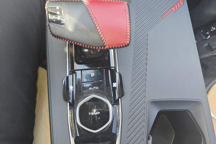 Used CHANGAN OSHAN Z6 2022 Blue Whale 1.5T DCT Smart Navigation Model