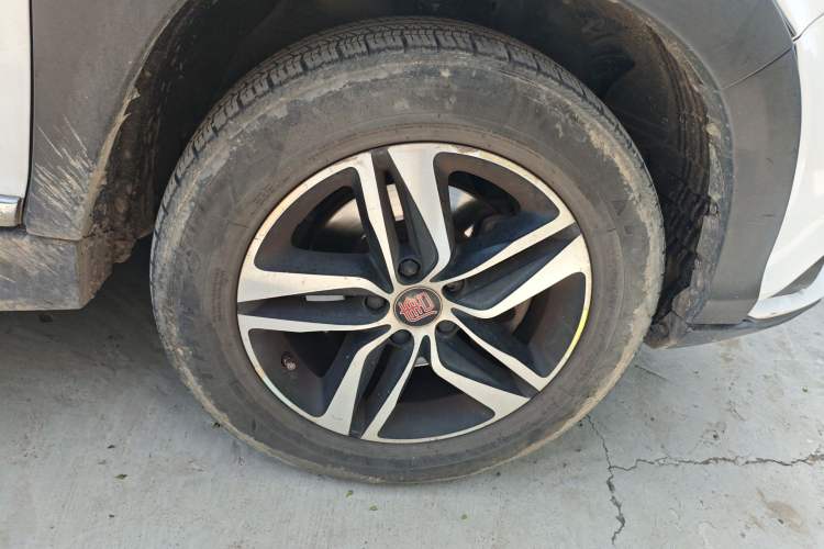 Used BYD Tang New Energy 2015 2.0T Four-Wheel-Drive Flagship Model
