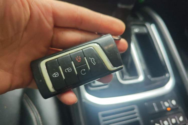 Used GAC Trumpchi GS8 2017 320T Two-Wheel Drive Luxury Smart Connectivity Version (7 Seats)