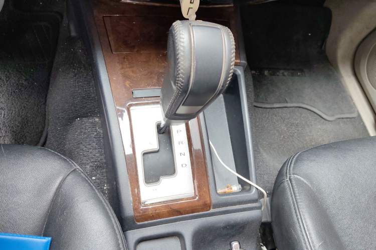 Used Mitsubishi Pajero Sport 2013 3.0L Automatic Two-Wheel Drive Luxury Edition Gear Lever