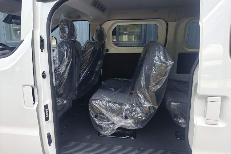 Used Ruichi EC75 2025 Model Passenger Vehicle Smart Driving Ultra-Charging Edition, Pioneer Type I, 52.16 kWh