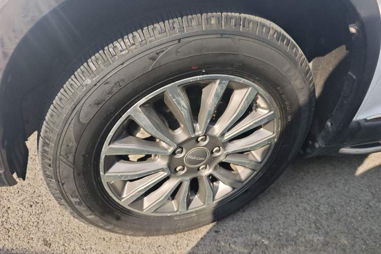 Used Haval H6 2015 Sport Edition 1.5T Automatic Two-Wheel Drive Luxury Model Left Front Wheel Hub