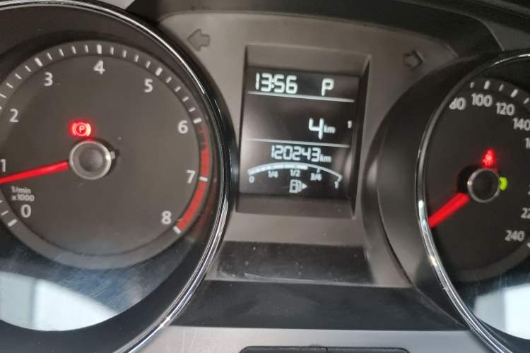 Used Volkswagen Bora 2016 1.6L Automatic Fashion Model Odometer Close Up