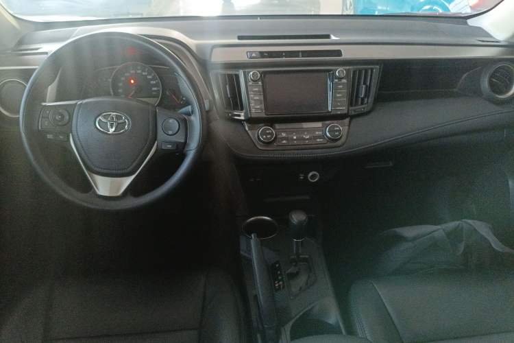Used Toyota RAV4 2015 2.0L CVT Two-Wheel Drive Fashion Edition