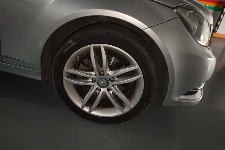 Used Mercedes-Benz C-Class 2013 C 260 Elegant Grand Edition Right Front Wheel Hub