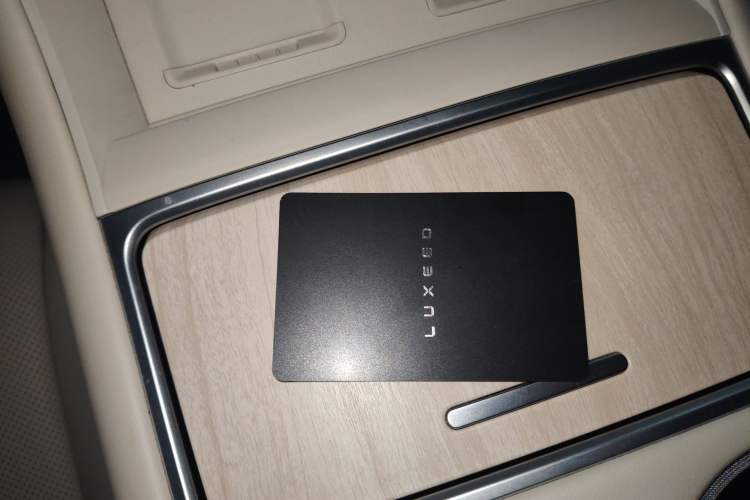 Used Hima Luxeed R7 2024 All-Electric 802 km Max Vehicle Key