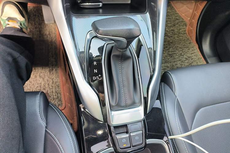 Used SAIC MAXUS G50 2020 1.5T Automatic Luxury Edition Gear Lever