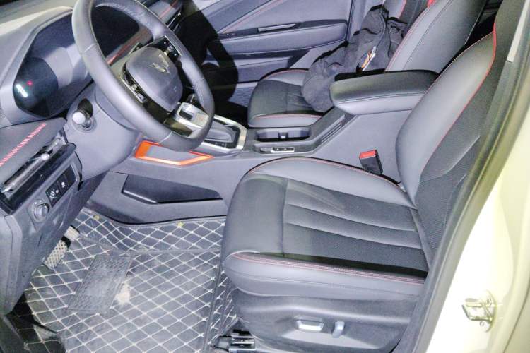 Used Wuling Alvez 2022 1.5T CVT Trendy & Cool Edition Left Front Seat