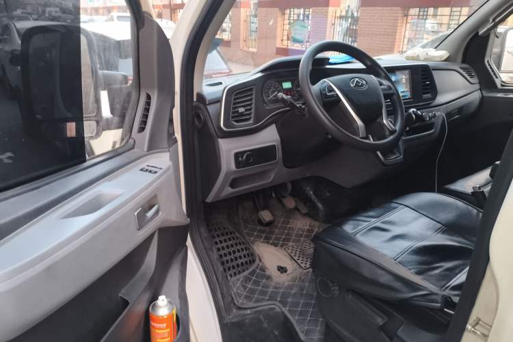 Used SAIC MAXUS Xintu V80 2023 2.0T Manual Classic Aoyuntong Long Wheelbase Mid-Height 6/7/8/9-Seater
