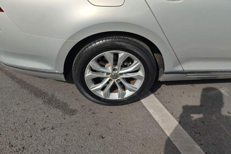 Used Volkswagen Magotan 2017 330TSI DSG Luxury Model Exterior 5