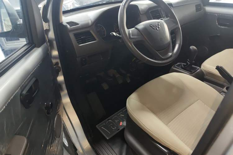 Used Wuling Rongguang S 2023 1.5L Basic Enclosed-Window Vehicle 2 Seats
