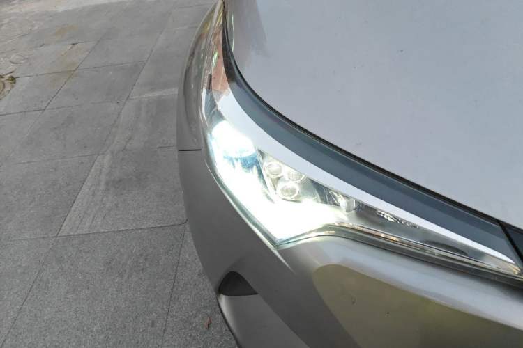 Used Toyota IZOA 2018 2.0L Yichi Version China VI Standard