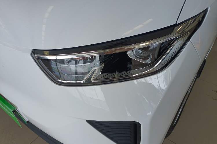 Used Wuling Yangguang 2024 300KM Comfort Version Passenger Van 75kW Left Front Headlight