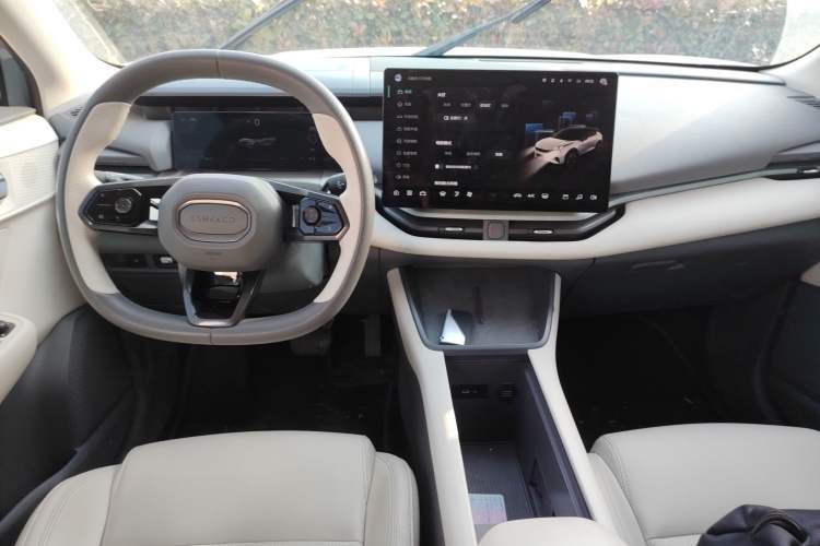 Used Lynk & Co 06 EM-P 2023 EM-P 126 Long-Range Pro
