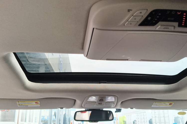 Used SAIC MAXUS G10 2016 2.0T Automatic Luxury Executive Edition Headliner