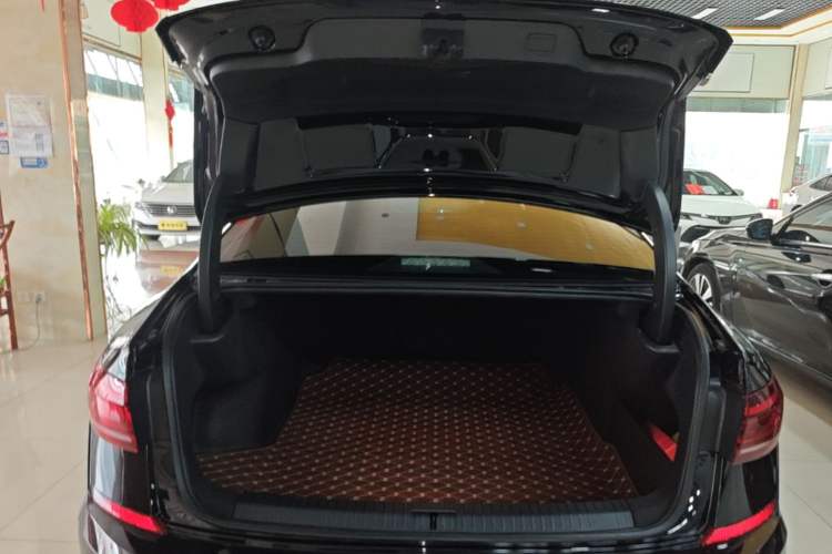 Used Volkswagen Passat 2025 Outstanding Model 330TSI Elite Edition Trunk