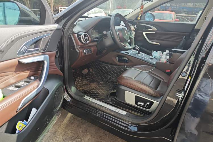 Used Wey VV7 2017 2.0T Ultra-Luxury Version
