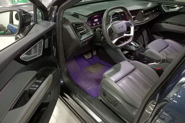 Used Audi Q4 e-tron 2022 40 e-tron Boundary Edition Driver Seat