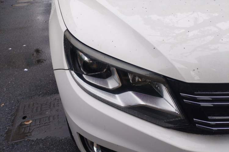 Used Volkswagen Tiguan 2013 1.8 TSI Automatic Two-Wheel Drive Comfort Edition Right Front Headlight