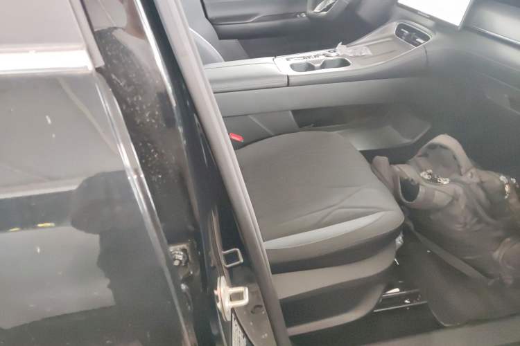 Used Chery Fengyun T8 2025 1.5T 130 km Comfort Edition 7-Seater Right Front Seat