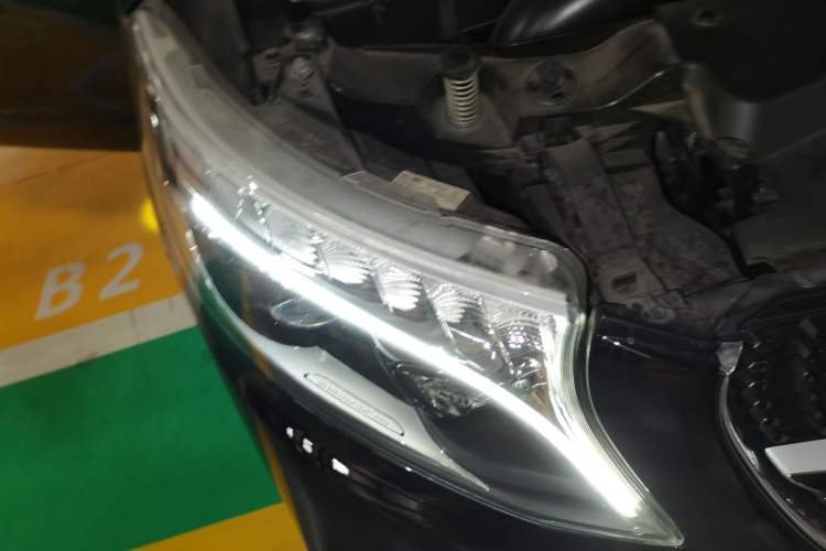 Used Mercedes-Benz V-Class 2021 V 260 L Long-wheelbase Luxury Edition