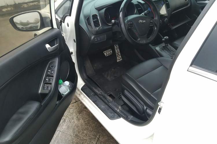 Used Kia K3 2013 1.6L Automatic GLS Driver Seat