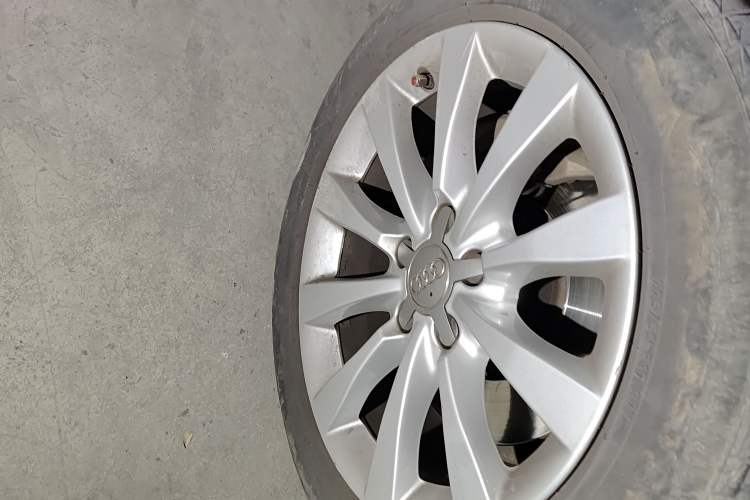 Used Audi A6L 2015 TFSI Millionth Anniversary Intelligent Model Right Front Wheel Hub