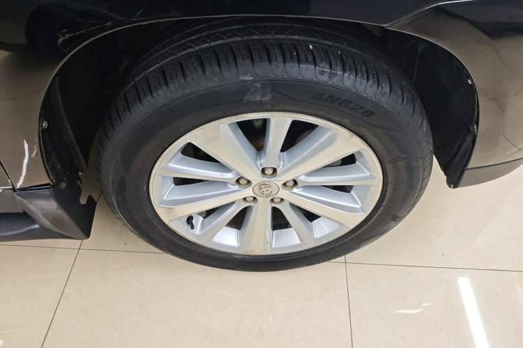 Used Toyota Highlander 2012 3.5L 4x4 7-Seater Luxury Edition with Navigation Right Front Wheel Hub