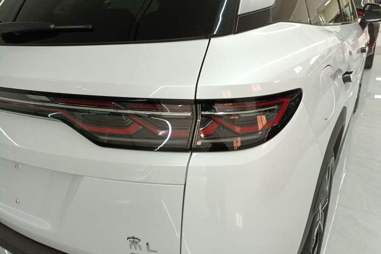 Used BYD Song L DM-i 2025 Intelligent Driving Version 160 km Beyond-Range Type Exterior 3