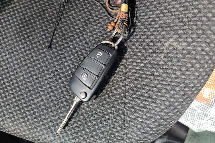 Used JAC Group Refine 2015 2.0L Shuttle Gasoline Long-Wheelbase Standard Version HFC4GA3-3D
