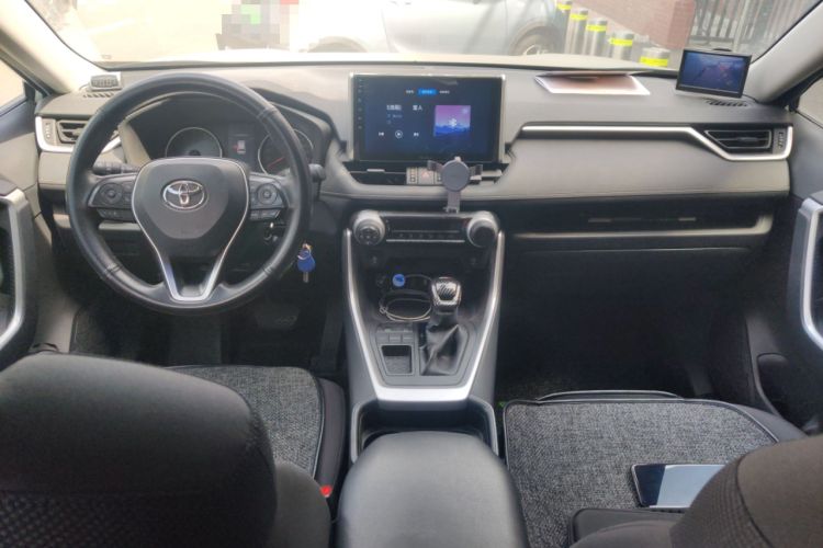 Used Toyota RAV4 2020 2.0L CVT Two-Wheel Drive Urban Edition Center Console