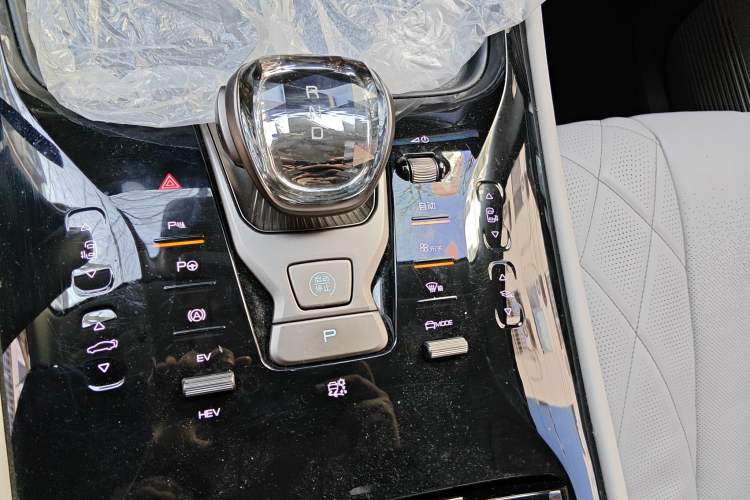 Used Denza D9 2022 DM-i 970 Four-Wheel Drive Flagship Model