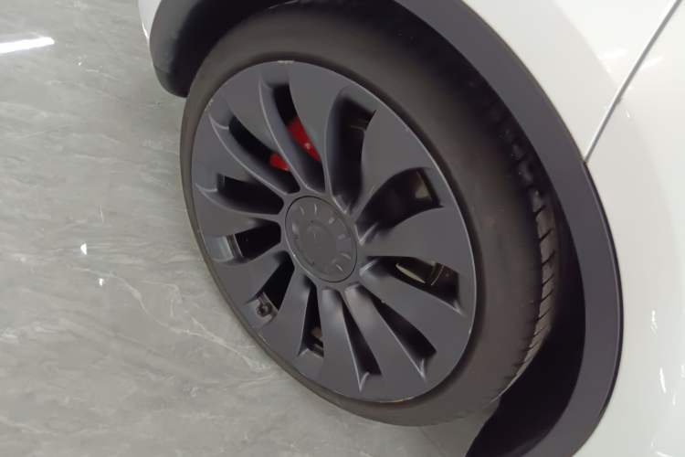 Used Tesla Model Y 2023 High-Performance All-Wheel-Drive Version