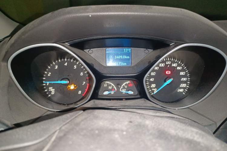 Used Ford Focus 2012 Sedan 1.6L Manual Comfort Model
