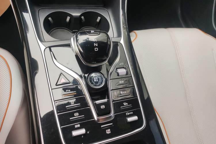 Used BYD Qin PLUS 2023 Champion Edition EV 420KM Leading Model Gear Lever