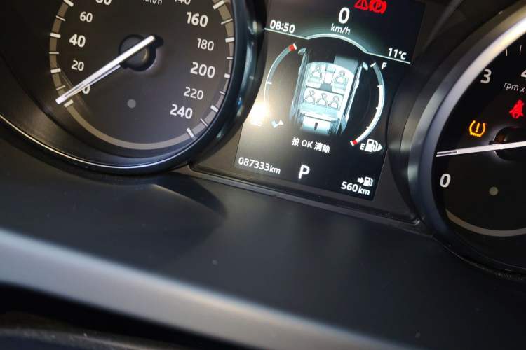 Used Land Rover Discovery Sport 2019 240 PS SE Version China VI Standard Odometer Close Up