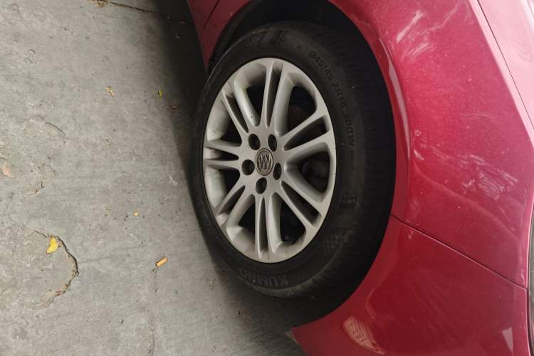 Used Buick Regal 2011 2.4L SIDI Elite Edition Right Front Wheel Hub