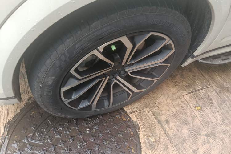 Used Lynk & Co 09 EM-P 2023 2.0TD EM-P Long-Range Version PM Six-Seater Left Front Wheel Hub