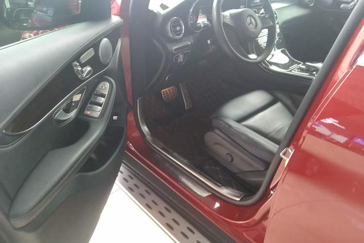 Used Mercedes-Benz GLC 2016 GLC 260 4MATIC Dynamic Edition Driver Seat