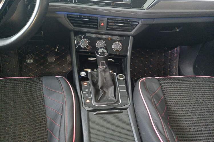 Used Volkswagen Sagitar 2020 200TSI Manual Comfort Version China VI Standard