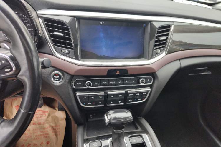 Used GAC Trumpchi GS8 2017 320T Two-Wheel Drive Luxury Smart Connectivity Version (7 Seats)
