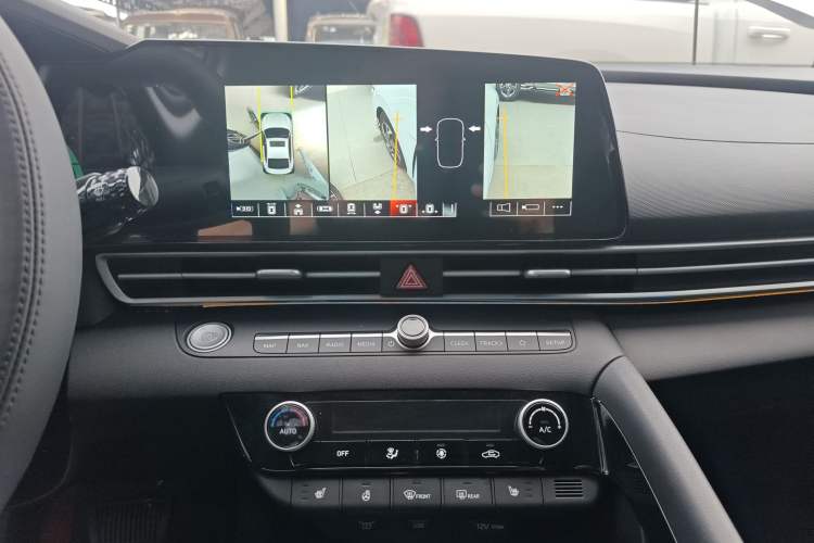 Used Hyundai Elantra 2023 1.5L CVT LUX Prestige Edition Audio And AC Panel