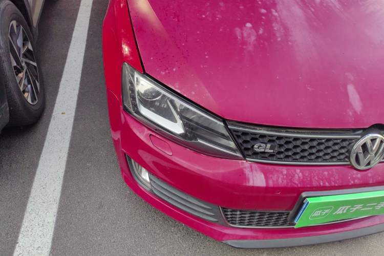 Used Volkswagen Sagitar 2013 2.0 TSI GLI Right Front Headlight