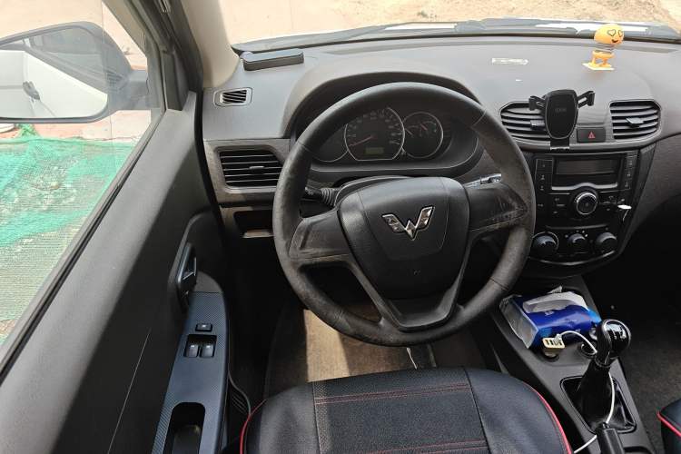 Used Wuling Hongguang 2015 1.5L S Basic Version China V Standard